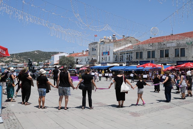 2021/06/1624367430_focali_kadinlar_demokrasi_meydani-ndan_seslendi_Istanbul_sozlesmesi-nden_vazgecmiyoruz_-1.jpg