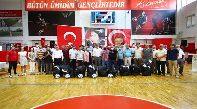 2021/08/1628710362_bayrakli-dakI_16_amatOr_spor_kulUbUne_toplam_275_bIn_lIralik_destek.jpeg