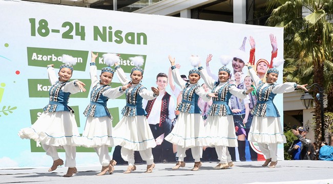 2022/04/1650810477_karsiyaka_belediyesi_tarafindan-_karsiyaka_kaymakamligi_ve_Ilce_milli_egitim_mudurlugu_is_birligi_ile_23_nisan_ulusal_egemenlik_ve_Cocuk_bayrami_-1.jpg