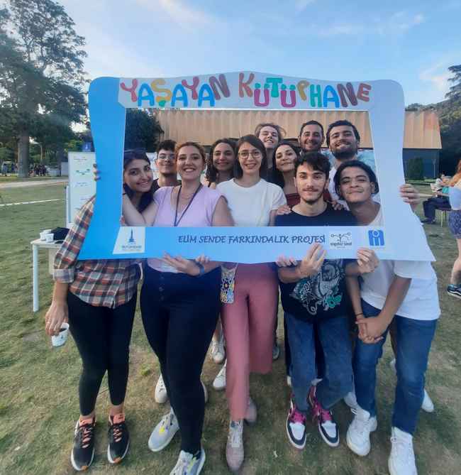 2022/05/1652461202_Izmir_buyuksehir_belediyesi-engelliler_haftasi_kapsaminda_kulturpark-ta_lyasayan_kutuphaner_etkinligi_duzenledi.jpg