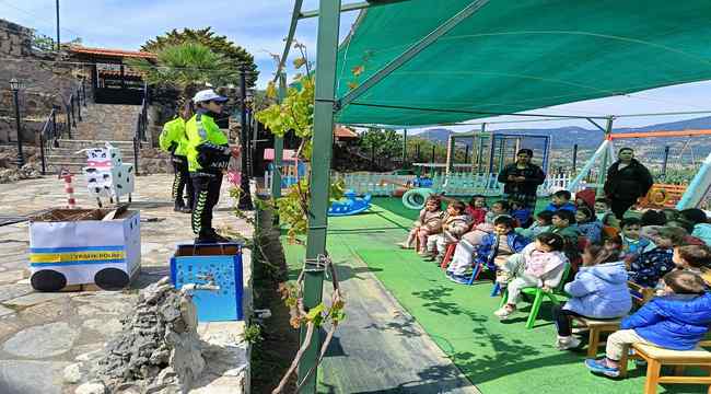 2026/05/1778242971_foca_okul_guvenligi-_Izmir_okul_onlemleri-_okulda_akran_zorbaligi-_ogrenci_guvenlik_denetimi-_okul_kolluk_gorevlisi_onlemleri_-3.jpg