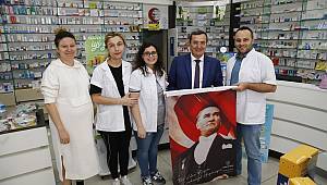 Başkan Batur'dan Esnafa anlamlı hediye 