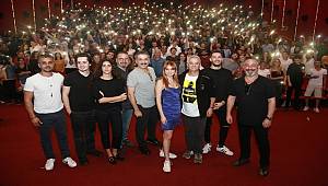 Cem Yılmaz İzmir'de Sevenleriyle Buluştu 