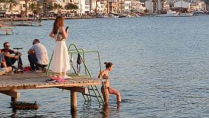 Foça'da Yaz Kasım'a Dayandı