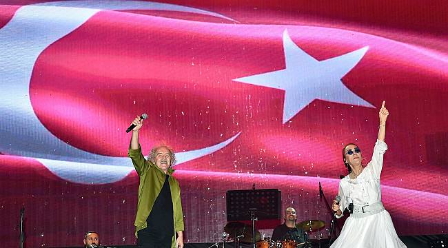 İzmir'de Cumhuriyet Bayramı Kutlamalarında Unutulmaz Final 