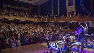 İzmir'de "Stanley Clarke" rüzgârı esti 
