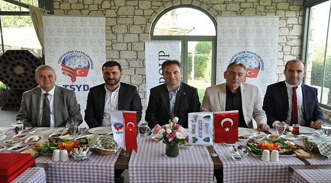 İzmir'de voleybol şöleni    