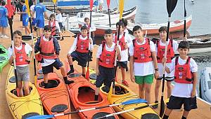 İzmir'in çocukları denizle buluştu 