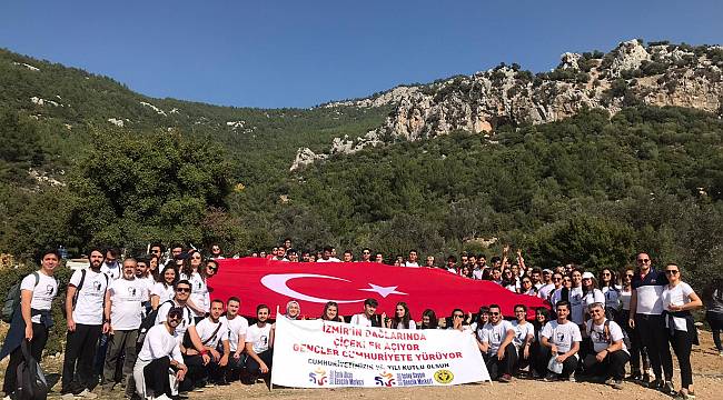 İzmir'in dağlarında çiçekler açtı  