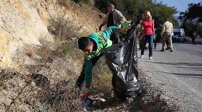 Lise öğrencileri Yamanlar'da çevre temizliği yaptı  