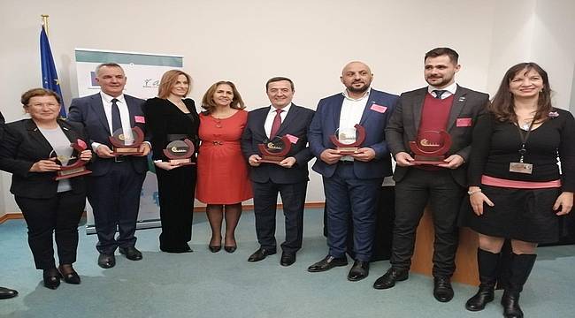 Abdül Batur'a "En Roman Dostu Belediye Başkanı" ödülü 