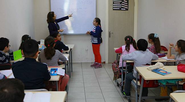 Bayraklı Belediyesi tıpkı akademi gibi çalışıyor 