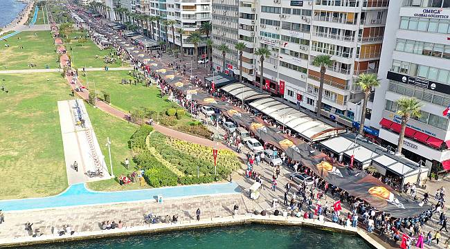 İzmir Atatürk'e Saygı Yürüyüşü'nde buluştu 