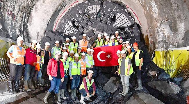 İzmir Narlıdere Metrosu'nda iki istasyon birleşti 