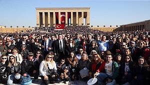 Karşıyakalılar Ata'sına koştu! 