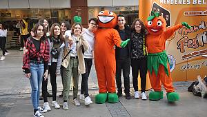 Mandi ve Mandila İzmir Sokaklarında 