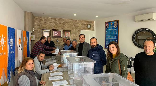 AK Parti Foça ilçe delege seçimleri tamamlandı 