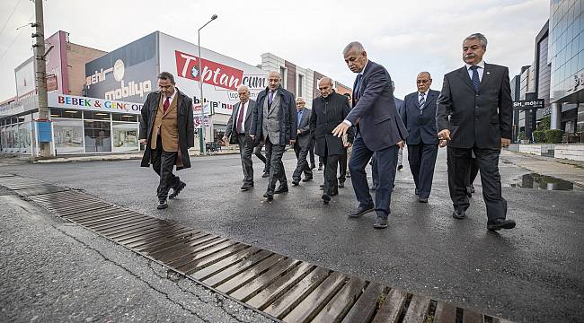 Başkan Soyer Kısıkköy'deki mobilyacıların sorunlarını dinledi 