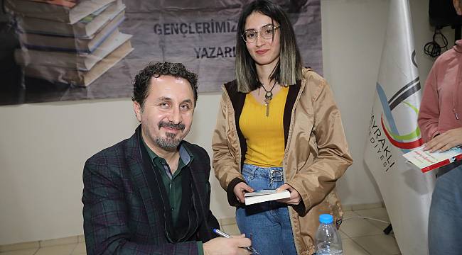 Bayraklı'da gençler yazarlarla buluşuyor 