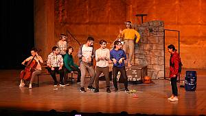 Bayraklı'da tiyatro günleri 