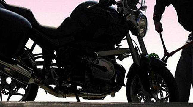 Foça'da biri Suriyeli üç motosiklet hırsızı yakalanarak tutuklandı