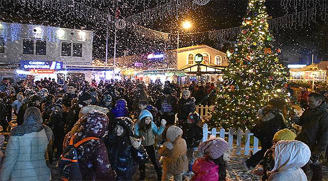 Foça, yeni yılı karla karşılıyor  