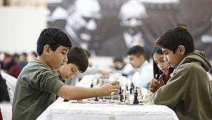 Konak'ta satranç turnuvası heyecanı başladı 