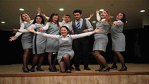 'Bir Gidiş Hikayesi' Bayraklı'da sahnelendi 