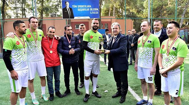 Bornova Belediyesi'nden birimler arası futbol turnuvası 