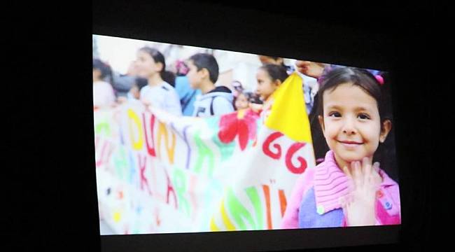 Çocuklara tatil sineması gösterimleri Foça'da başladı