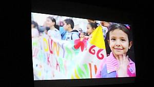 Çocuklara tatil sineması gösterimleri Foça'da başladı