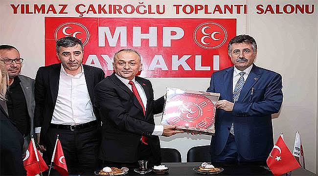 Bayraklı Belediye Başkanı Serdar Sandal, siyasi partileri ziyaret etti 