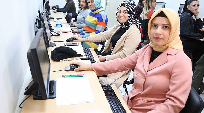 Bayraklı'da bilgisayar kursları büyük ilgi görüyor