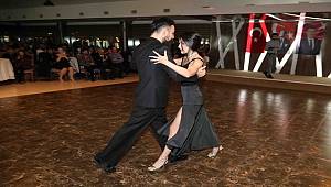 Bayraklı'da 'Sevgililer Günü' kutlandı 