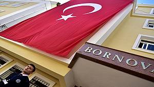 Bornova Belediyesi'nde bayrak nöbeti