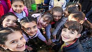 Buca'nın filizleri betonların arasından çiçek açtı 