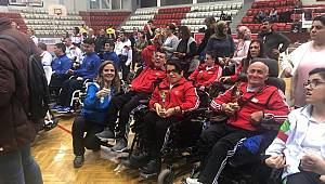 Foça Belediyespor sporcuları Engelsizmir Boccia turnuvasında başarılar kazandı