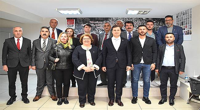 Foça CHP, İl Başkanı Deniz Yücel'i ziyaret etti  