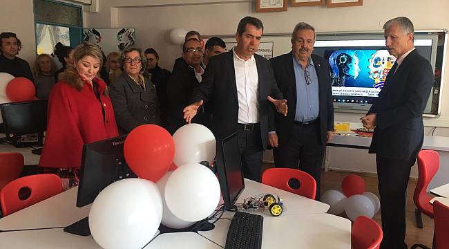 FOÇA'DA ORTAOKUL ÖĞRENCİLERİNE ROBOTİK KODLAMA SINIFI