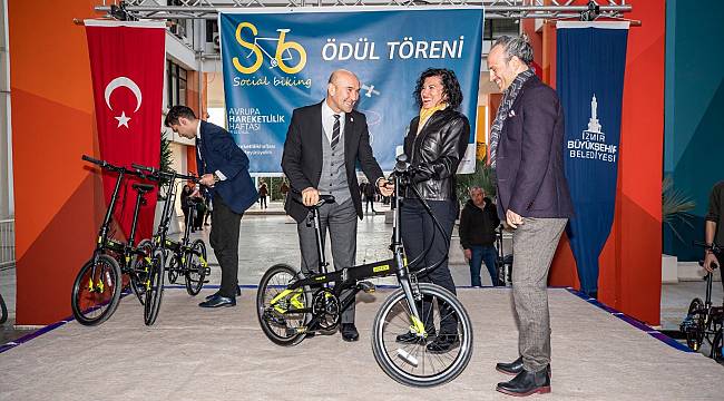 İzmirli bisikletçilere Tunç Soyer ödüllerini verdi 