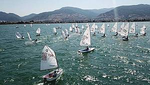 Narlıdere'nin kızlarına ücretsiz yelken eğitimi! 