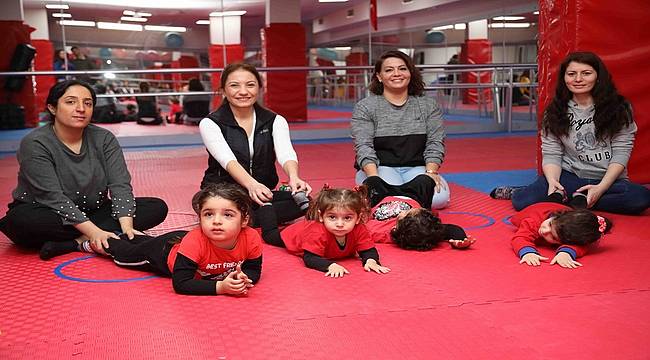 Bayraklı'da anne-çocuk jimnastik kursu  