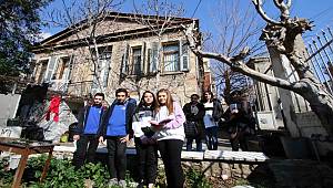Bayraklı'nın tarihi evleri arşivleniyor
