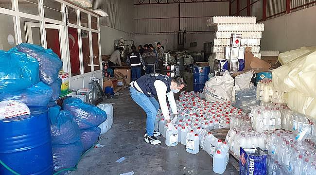 Buca'da kaçak dezenfektan ve maske baskını  