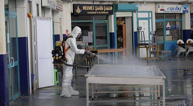 İzmir Balık Hali dezenfekte edildi 