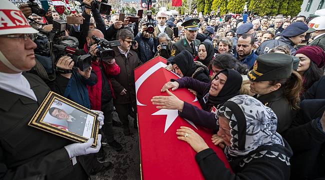 İzmir şehidini uğurladı  