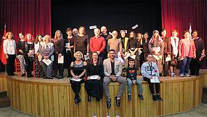 'Kadında Söz İzleri' Foça'da Sahnelendi