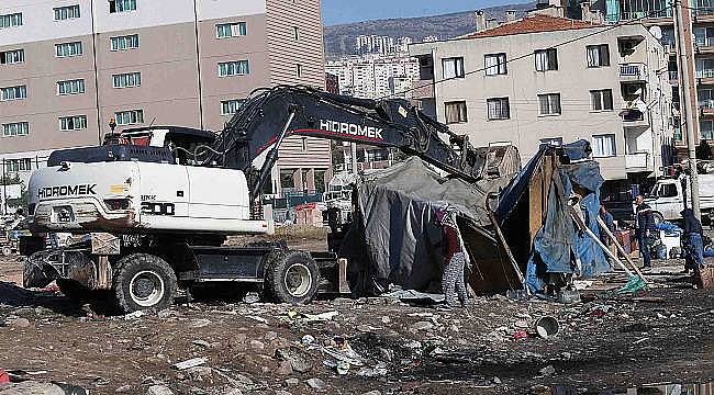 Karşıyaka'da yıkım operasyonu: Hurdacı çadırları kaldırıldı! 