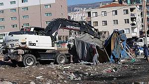Karşıyaka'da yıkım operasyonu: Hurdacı çadırları kaldırıldı! 
