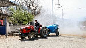 Seferihisar'da koronavirüse karşı imece usulü dezenfekte 